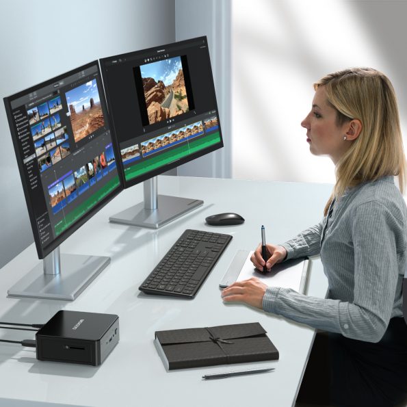 GEEKOM Mini IT8 dans le bureau