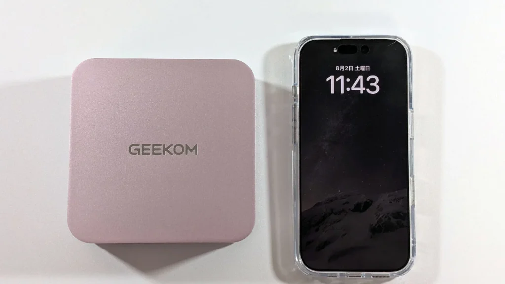 a6-mini-pc-ordinateur-rose-vs-smartphone